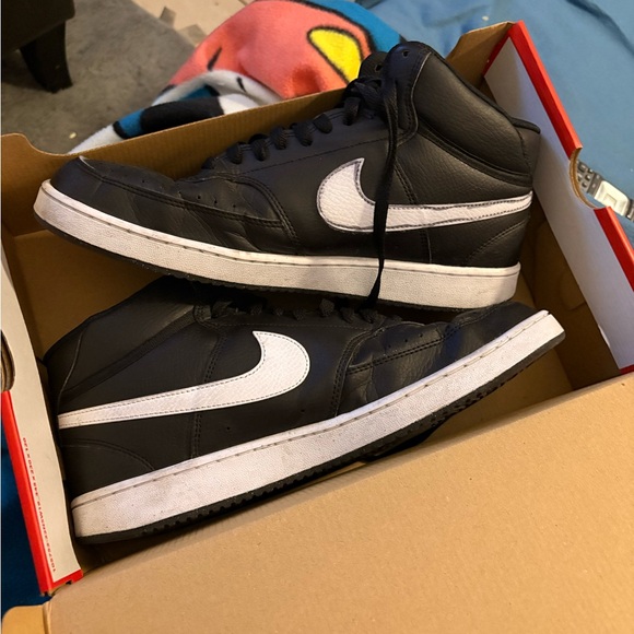 Nike Men's Black and White Sneakers - Picture 1 of 2